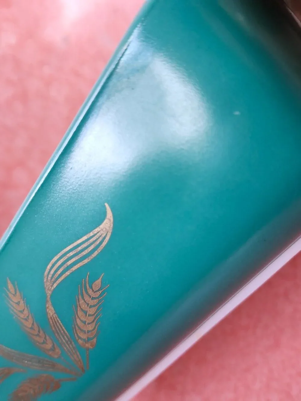 Pyrex green wheat 575 with lid